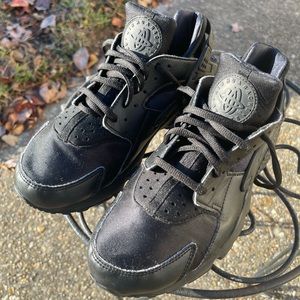 Nike Huarache Athletic Sneakers *Women’s 9*